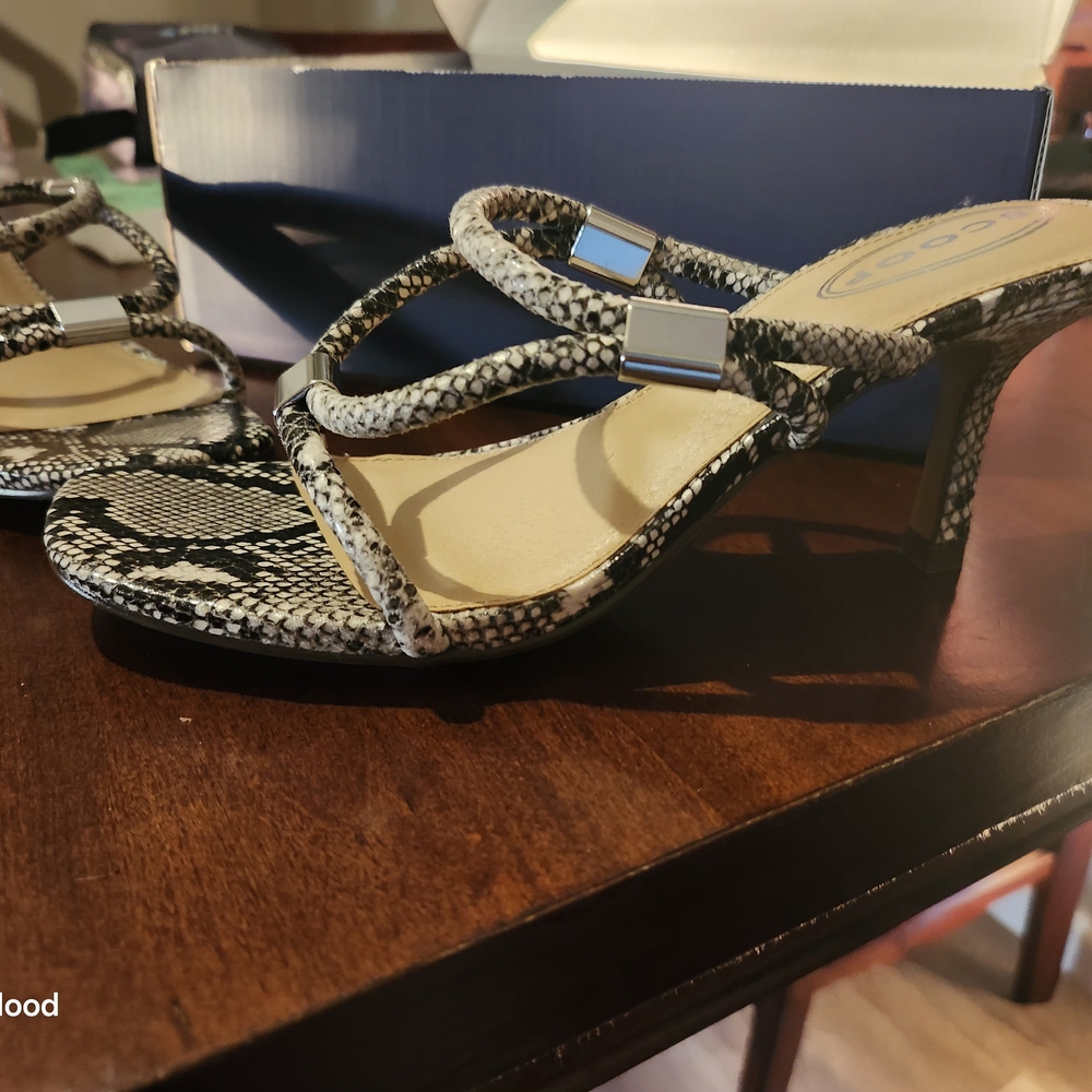 Stylish Snake Print Heeled Sandals